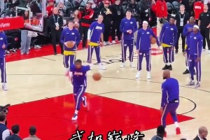 笑死🤣湖人赛前仪式詹姆斯抛球罕见翻车失误～当场返工